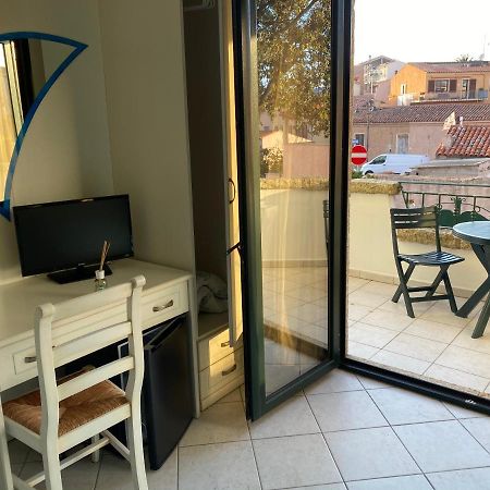 B&B Le Farfalle Palau Eksteriør billede