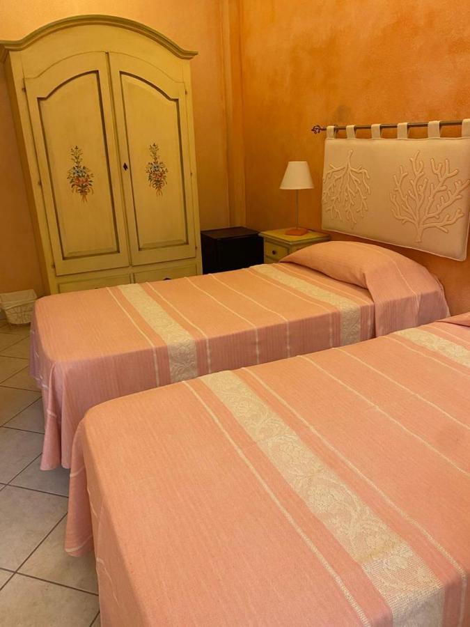 B&B Le Farfalle Palau Eksteriør billede