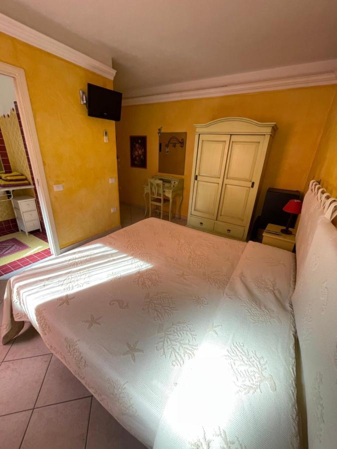 B&B Le Farfalle Palau Eksteriør billede