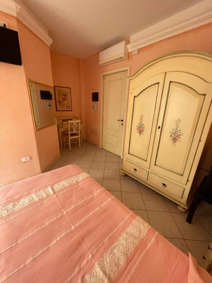 B&B Le Farfalle Palau Eksteriør billede