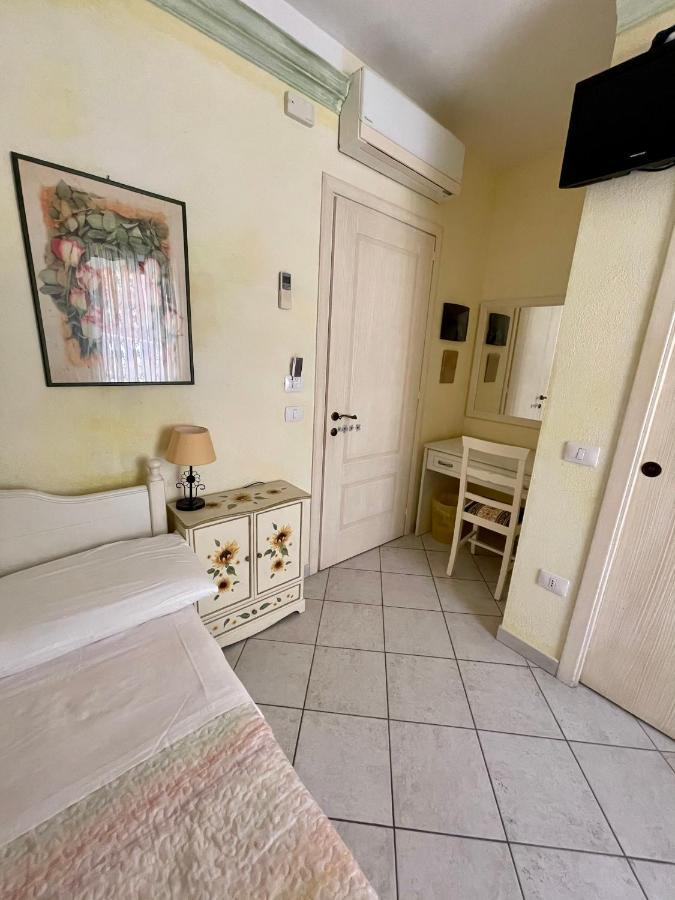 B&B Le Farfalle Palau Eksteriør billede