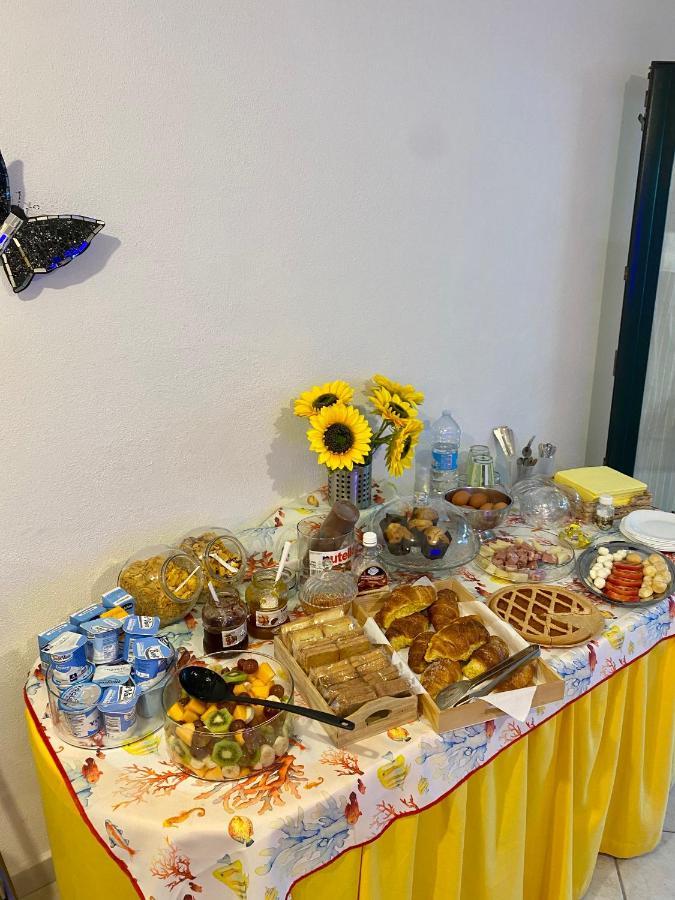 B&B Le Farfalle Palau Eksteriør billede